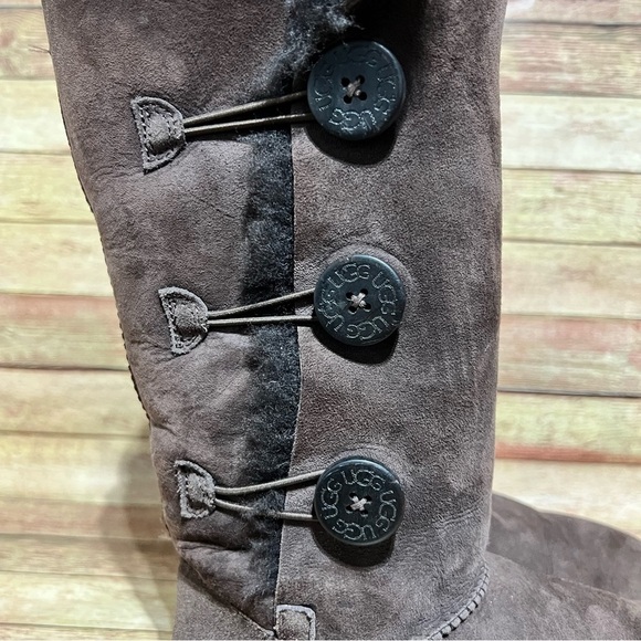 Ugg Brown Tripple Button Bailey Boots - Picture 4 of 11